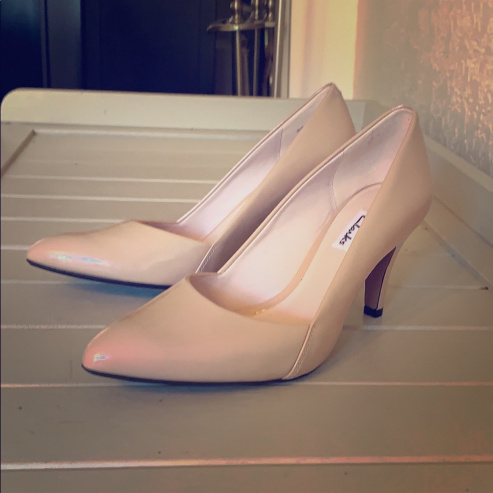 Clark’s nude 2.5 inch heel pointed toe pumps